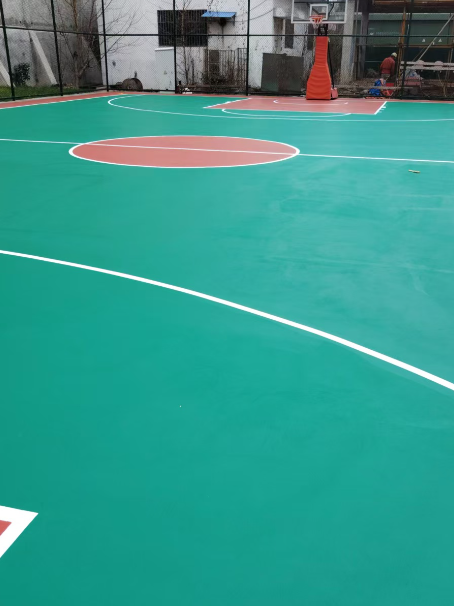 天水 球场长期使用易出现地面开裂